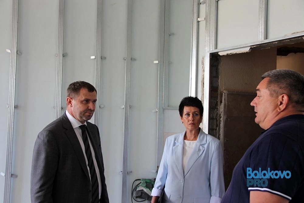 Глава Балаковского района Сергей Барулин взял на контроль ремонт школы № 13.